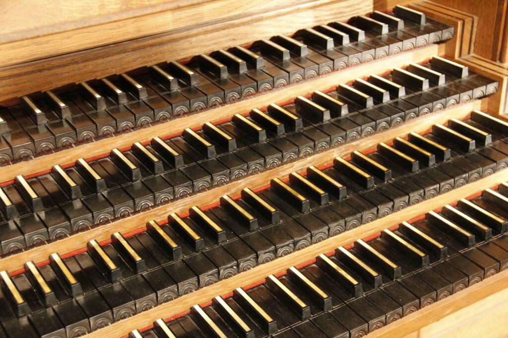 orgue-koening-cathedrale-saint-malo-14-1024x683