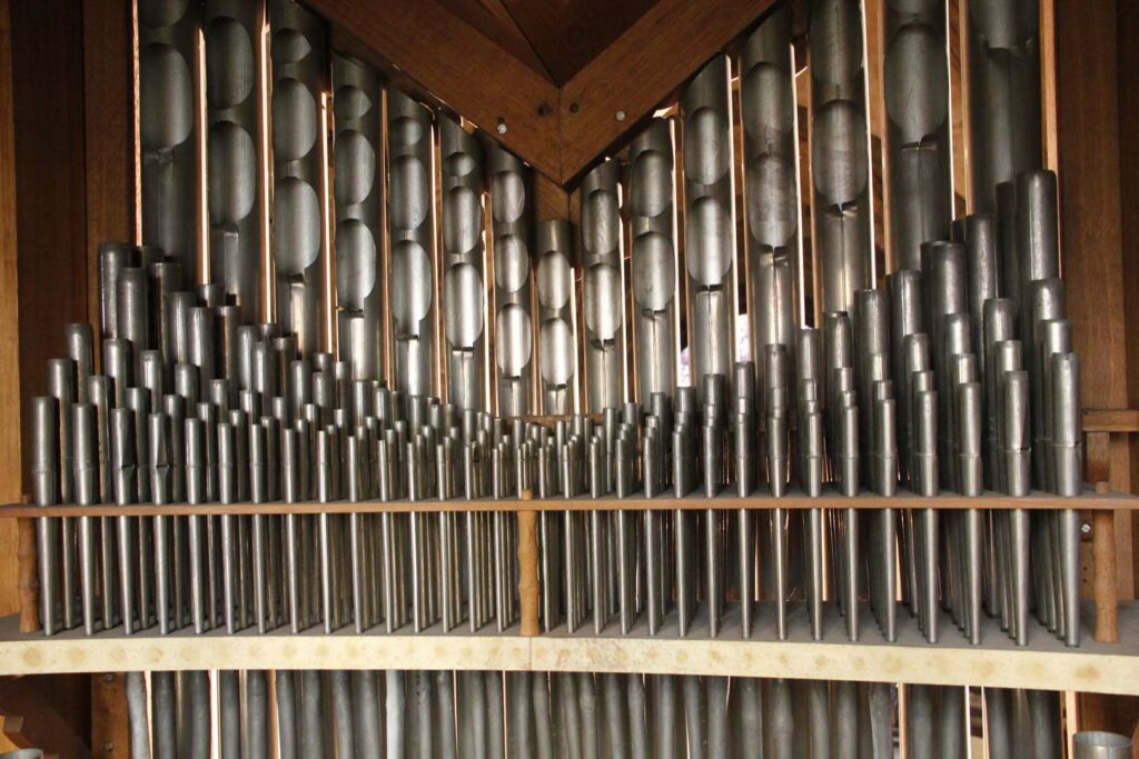 orgue-koening-cathedrale-saint-malo-8-1024x683